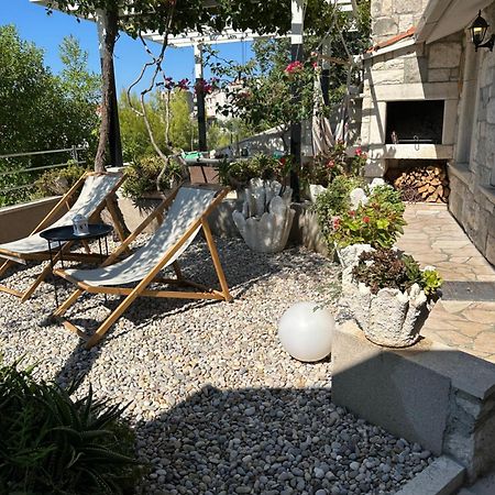 Romantic Stone- Studio Apartman 奥米什 外观 照片
