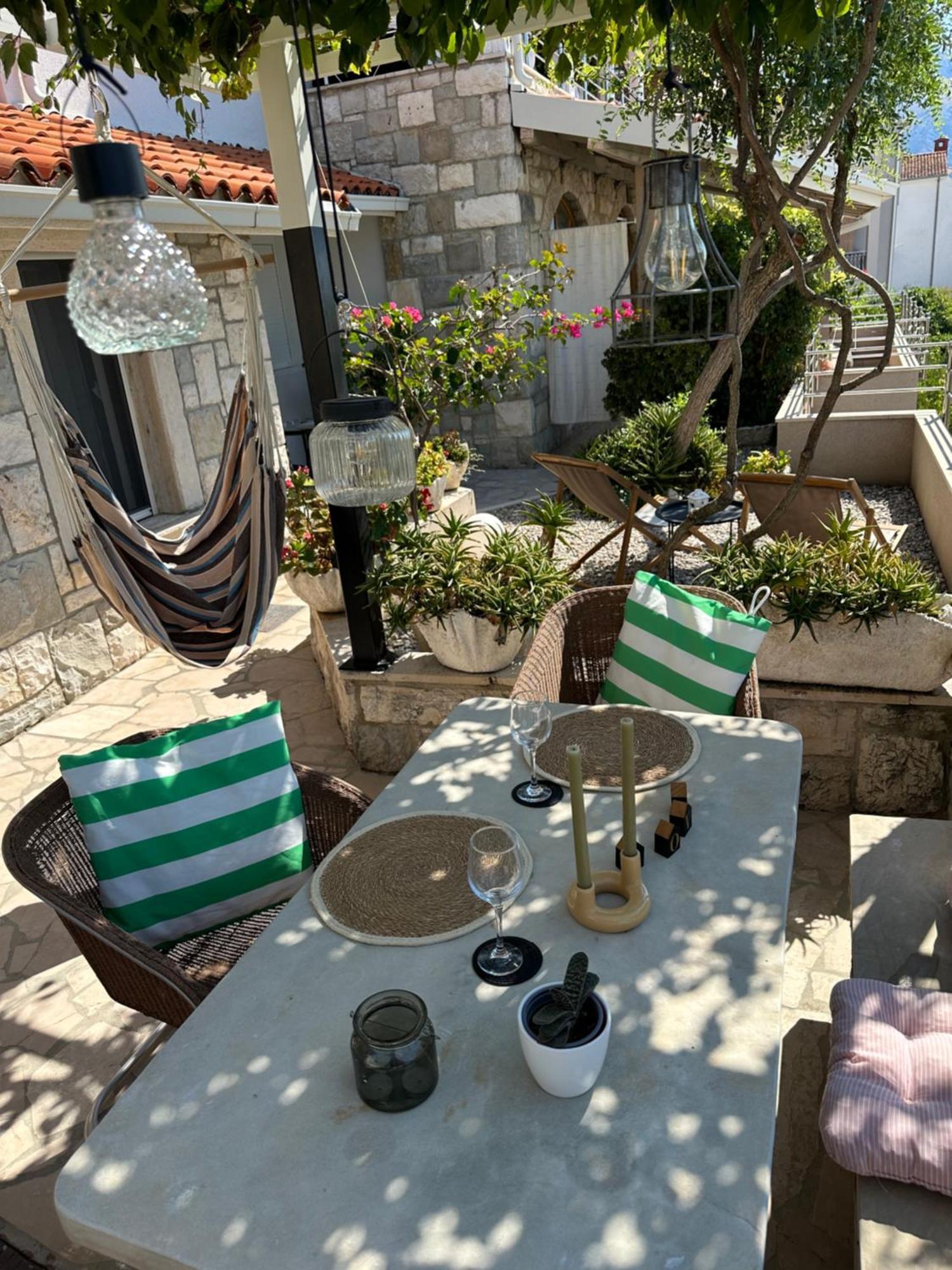 Romantic Stone- Studio Apartman 奥米什 外观 照片